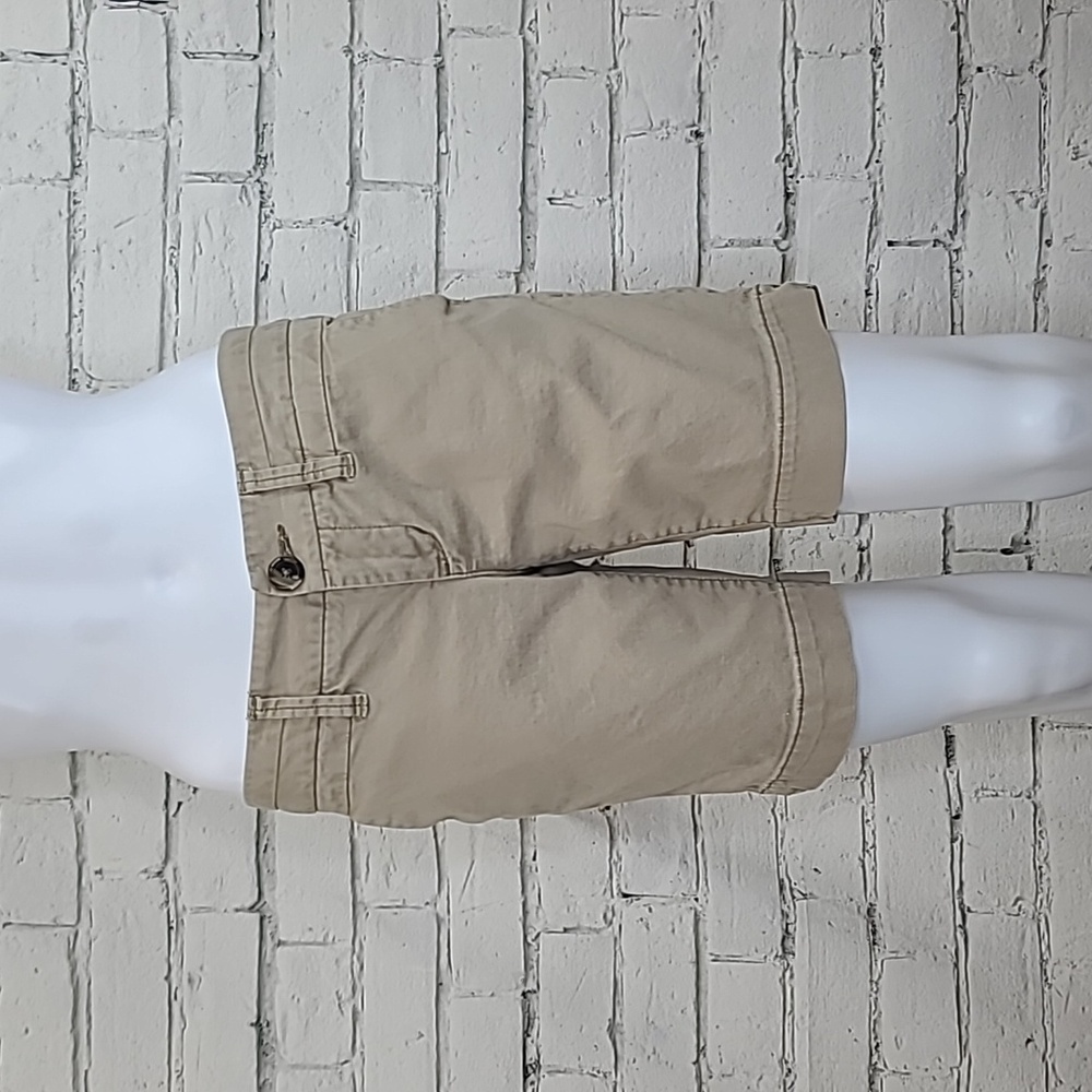 American Eagle Low Rise Cotton Flat Front Chino Style Bermuda Short in Tan/Khaki